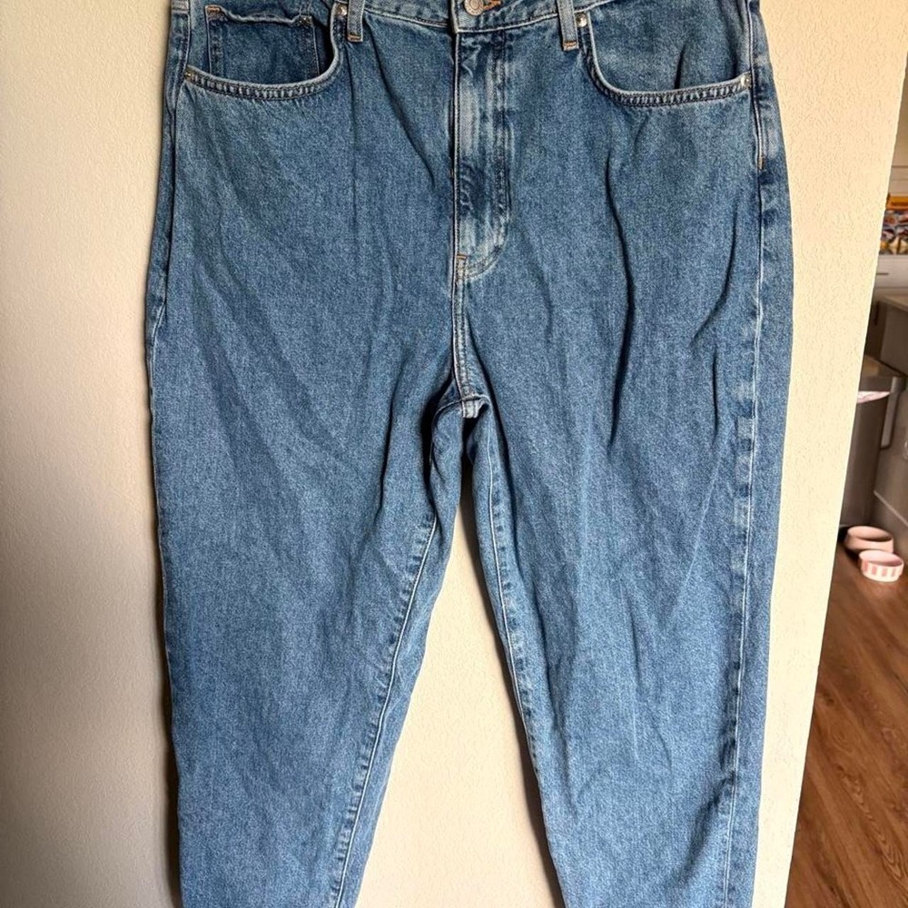 &Denim mom jeans in blue, size US 12. Straight leg high waisted